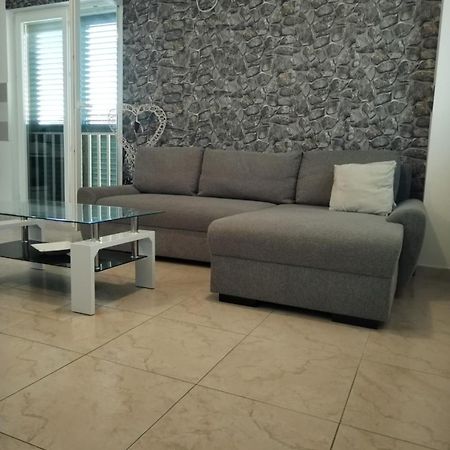 Gabriela Apartment Nin Bagian luar foto